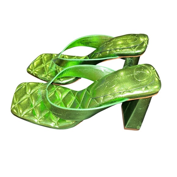 Green Quilted Jessica Simpson Zayde thin thong Sandals Block heels metallic sz 5 - Picture 3 of 5